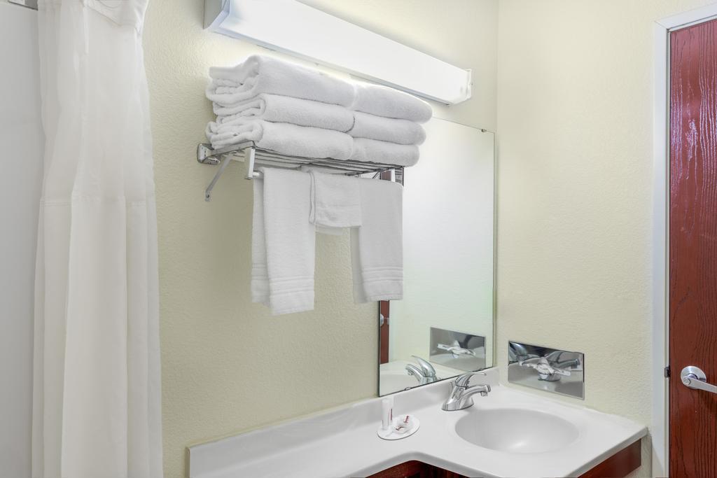 Microtel Inn & Suites By Wyndham Green Bay Exterior photo