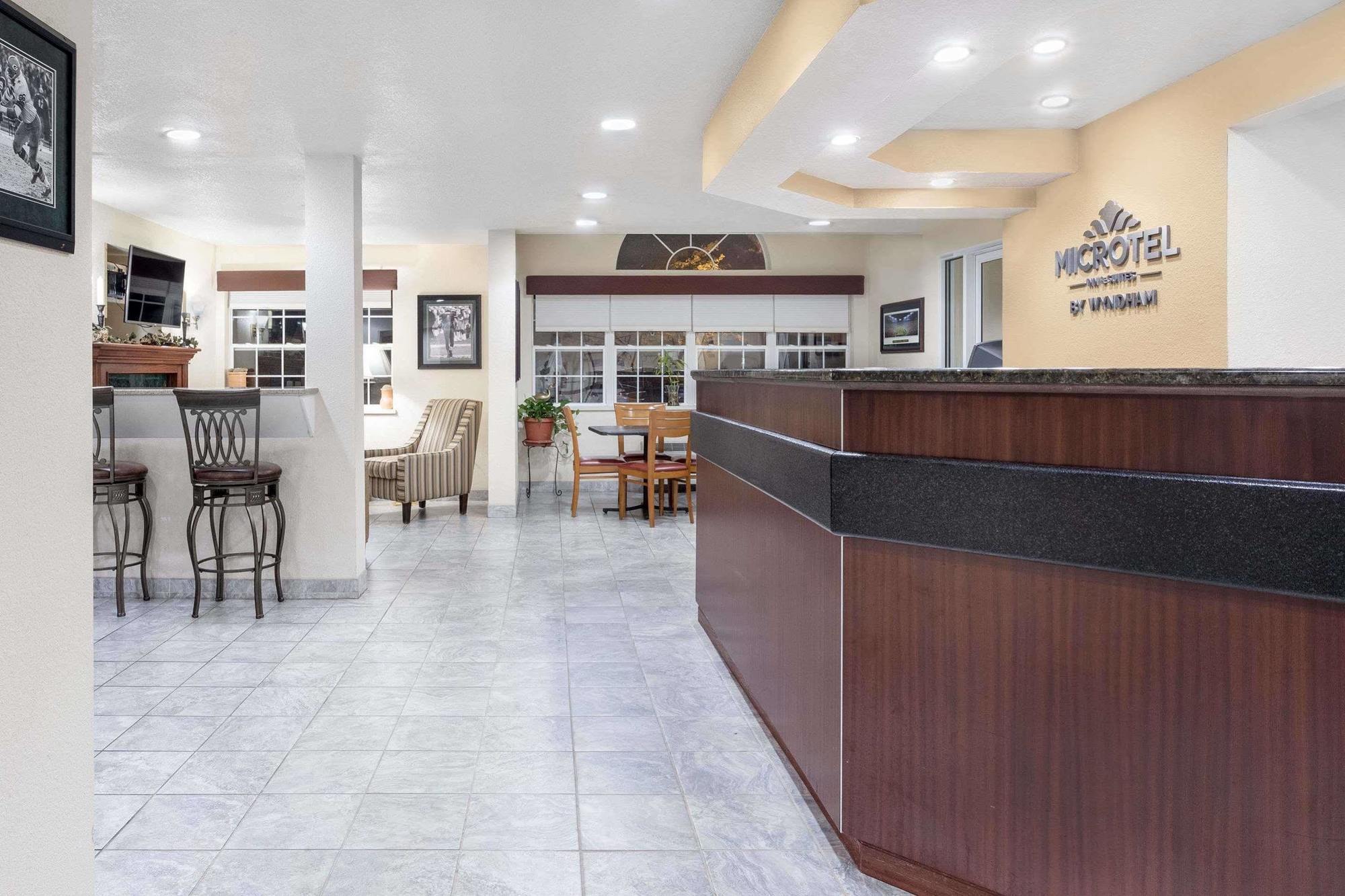 Microtel Inn & Suites By Wyndham Green Bay Exterior photo