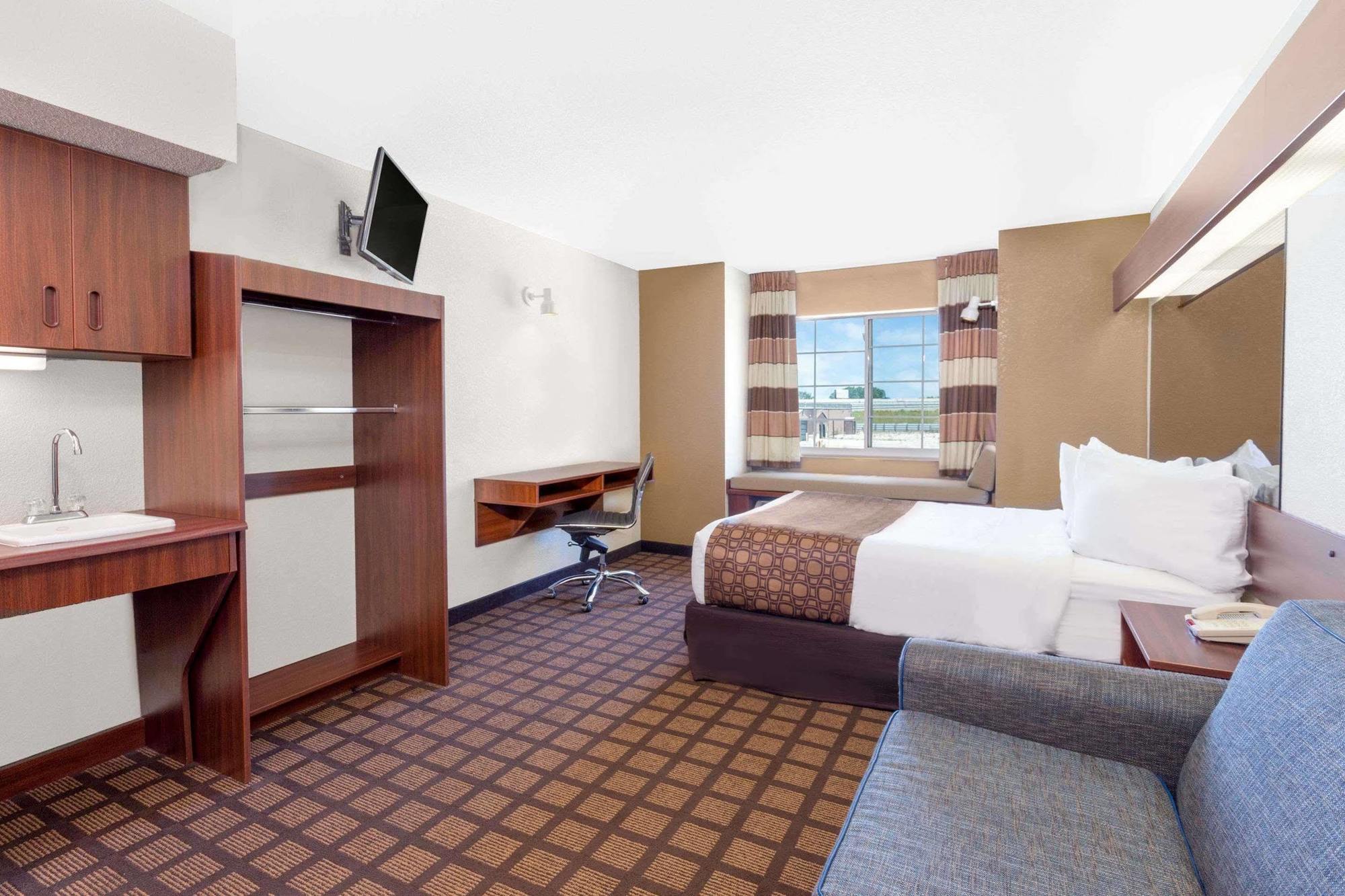 Microtel Inn & Suites By Wyndham Green Bay Exterior photo