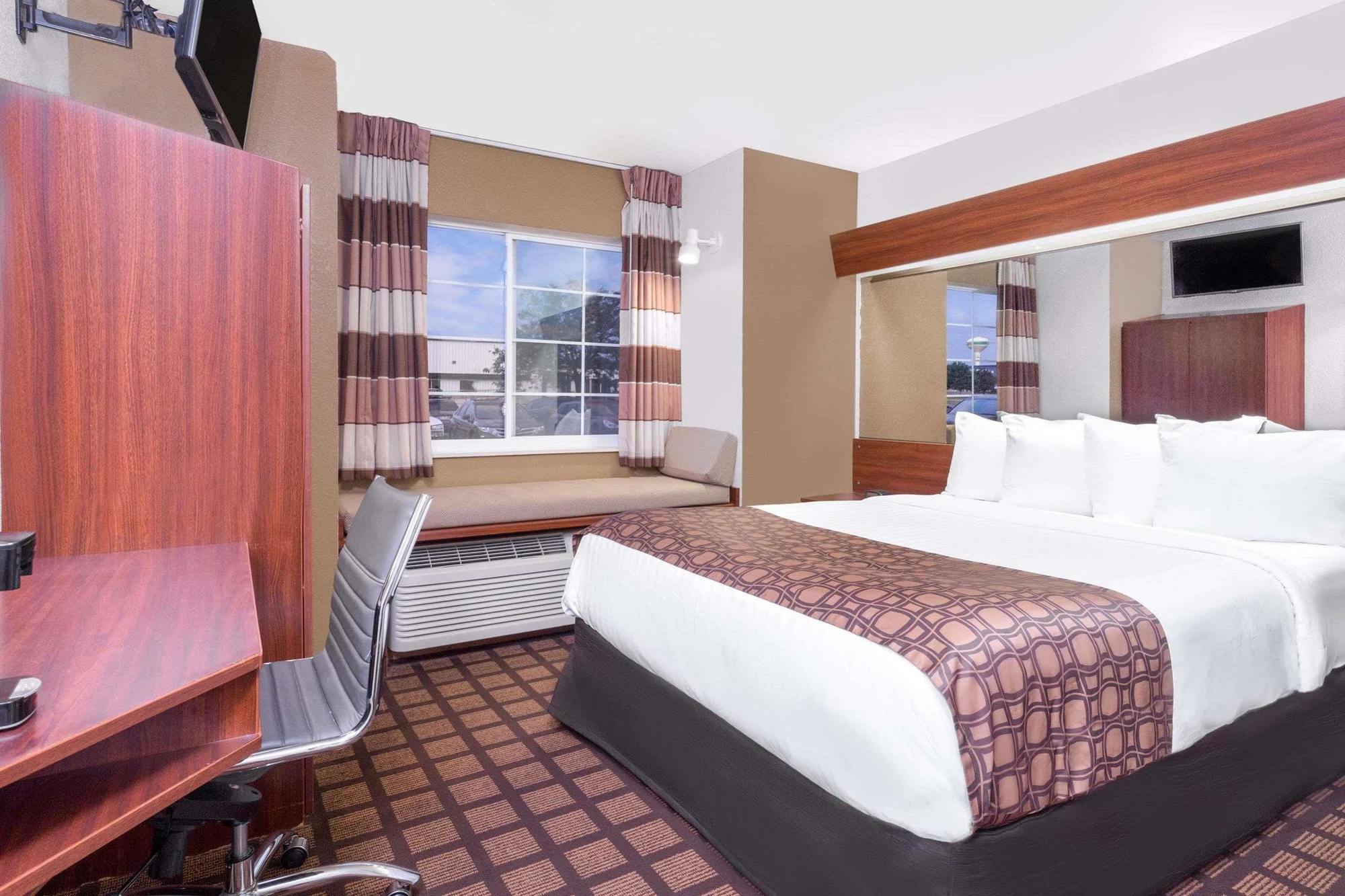 Microtel Inn & Suites By Wyndham Green Bay Exterior photo