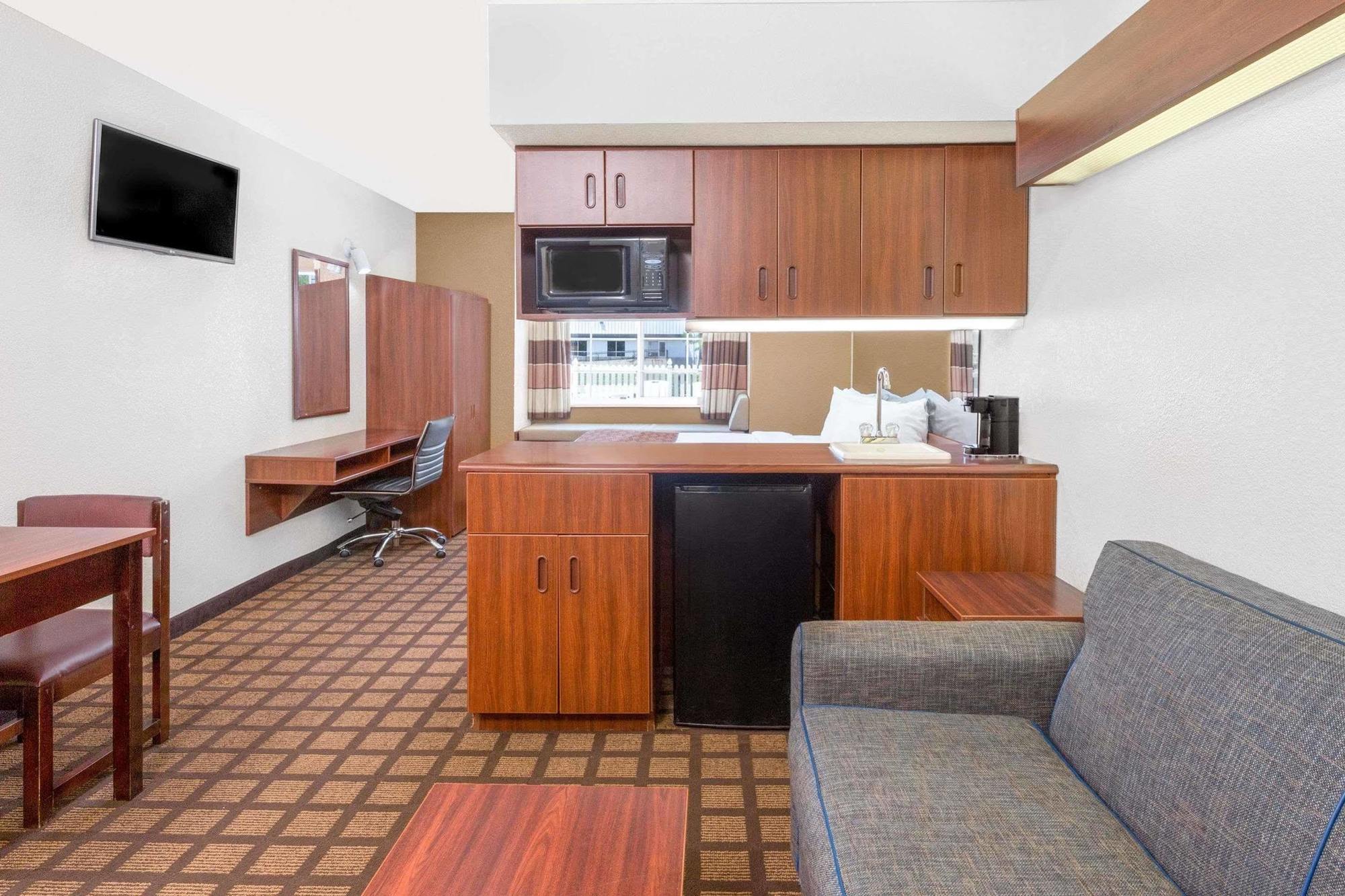 Microtel Inn & Suites By Wyndham Green Bay Exterior photo