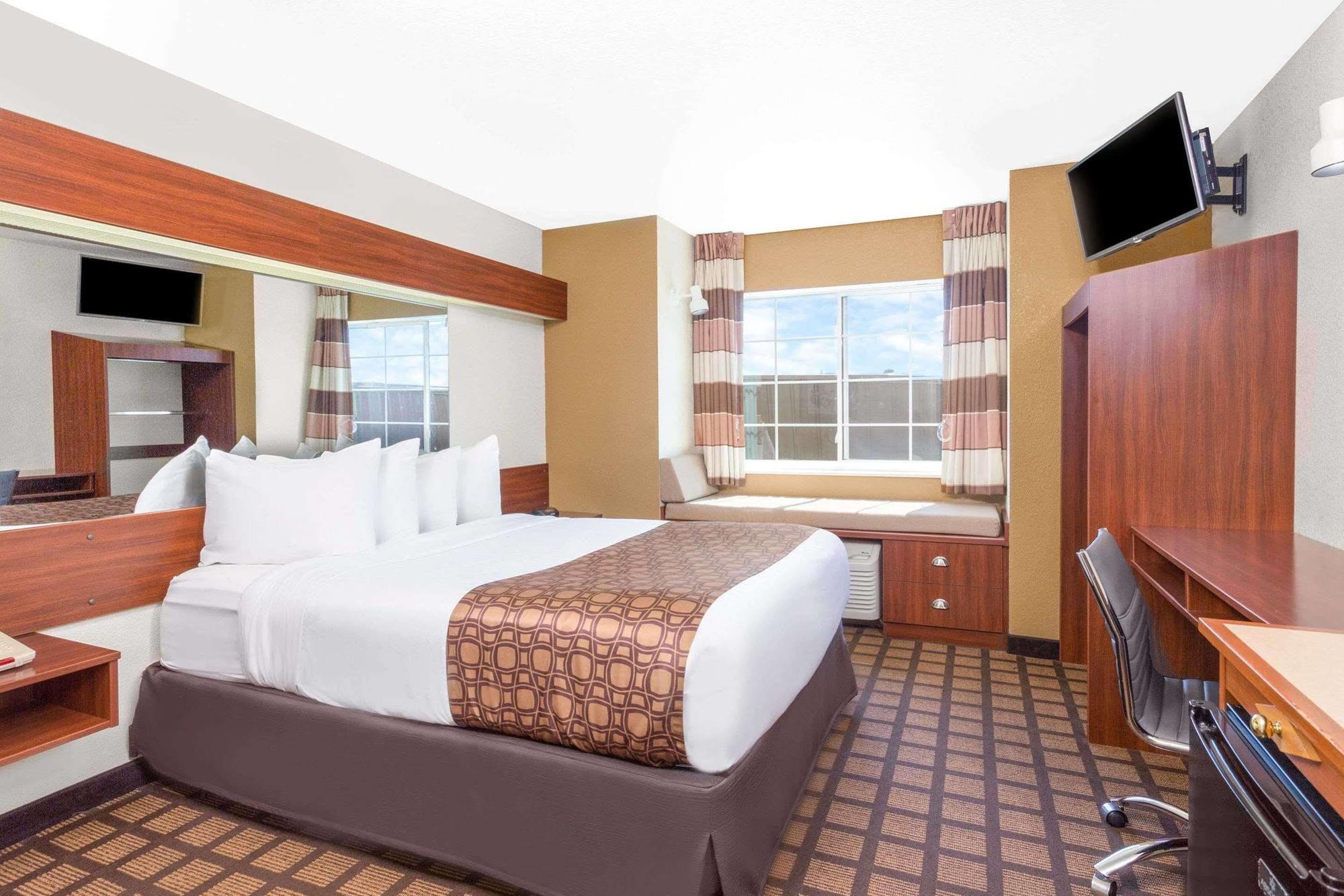 Microtel Inn & Suites By Wyndham Green Bay Exterior photo