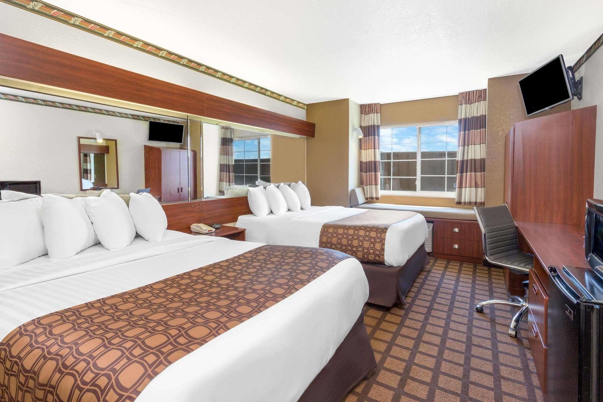 Microtel Inn & Suites By Wyndham Green Bay Exterior photo